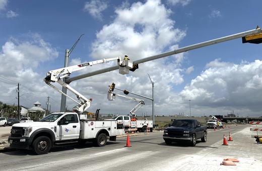 Mast arm signal installation